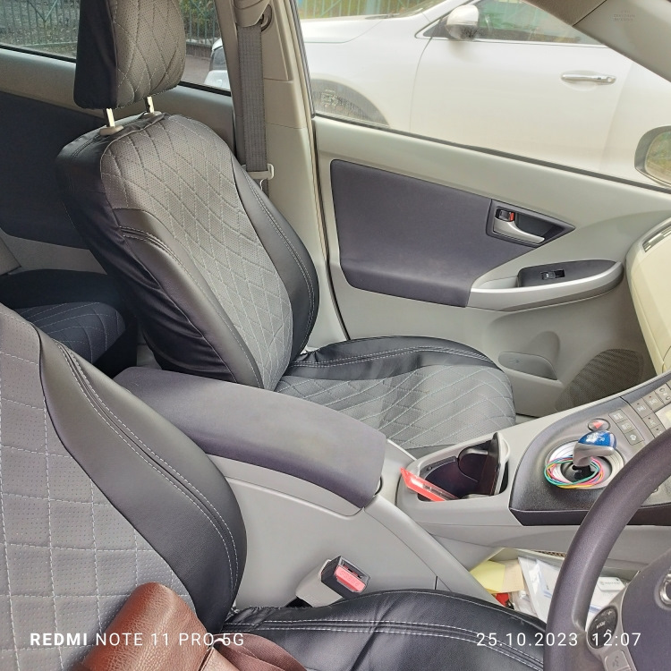 Купил чехлы — Toyota Prius (30), 1,8 л, 2010 года | тюнинг | DRIVE2