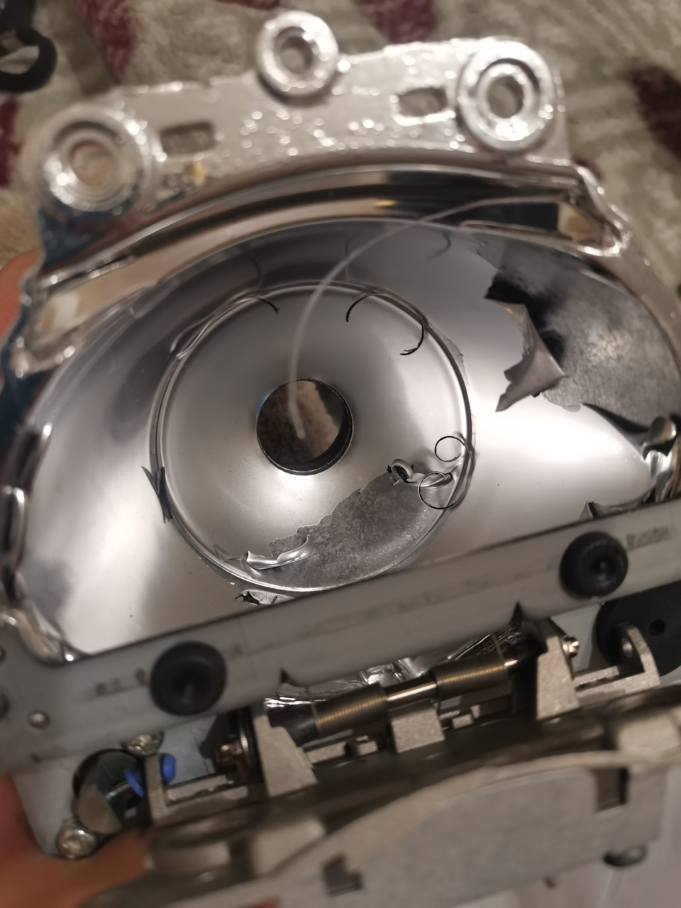 Отражатель штатной линзы. Всегда стоял галоген. — Hyundai Solaris (1G)