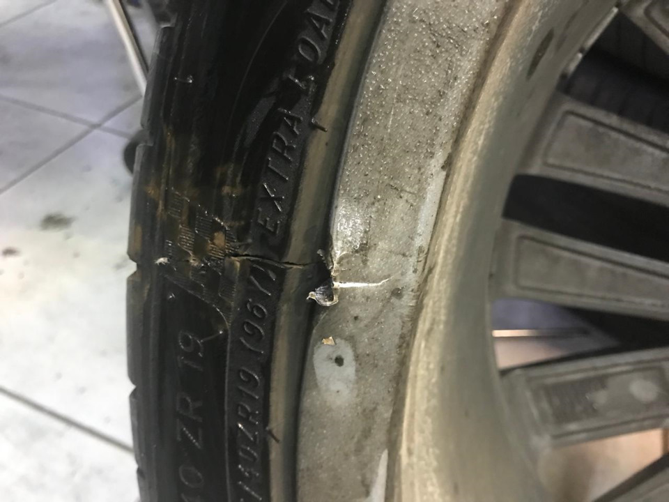 Hyundai 235. Резина ёлочка r13. 19 колеса. Диски superb r19. Колесная 19.