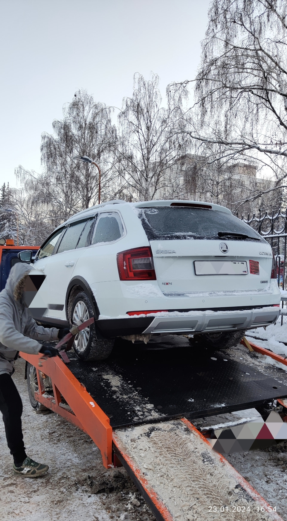 Броня пробита. Движение невозможно… — Skoda Octavia Scout A7 Mk3, 1,8 л,  2015 года | визит на сервис | DRIVE2