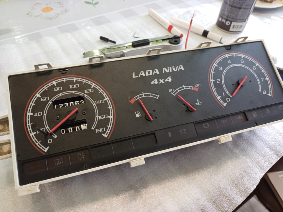 Вот такой видок получился. И да, наверное не нужно объяснять что по внутренней части корпуса, п контуру клеится led лента — Lada 4x4 3D