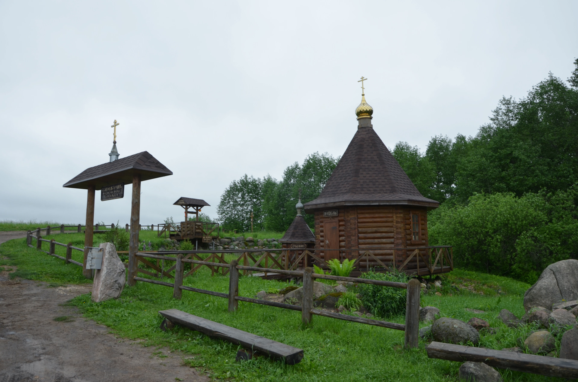 Храм старой веры. Старинные часовни Тверской области. Храм старые Харенки. Часовня старый источник Тверская область. Старая Руза часовня.