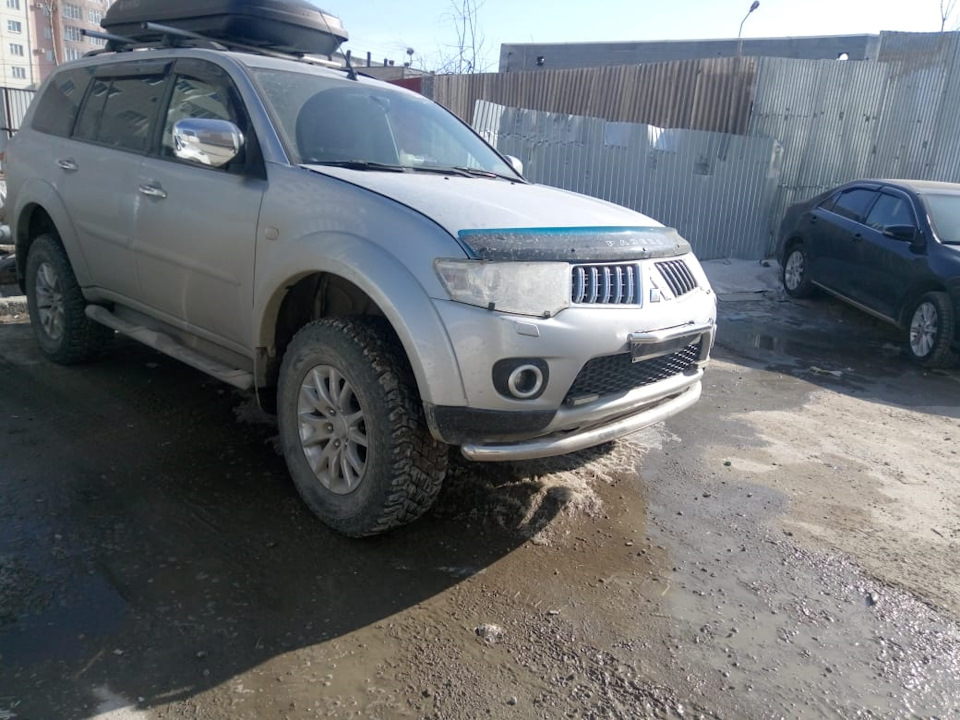 Как завести кнопку в салон? — Mitsubishi Pajero Sport (2G), 2,5 л, 2010 ...