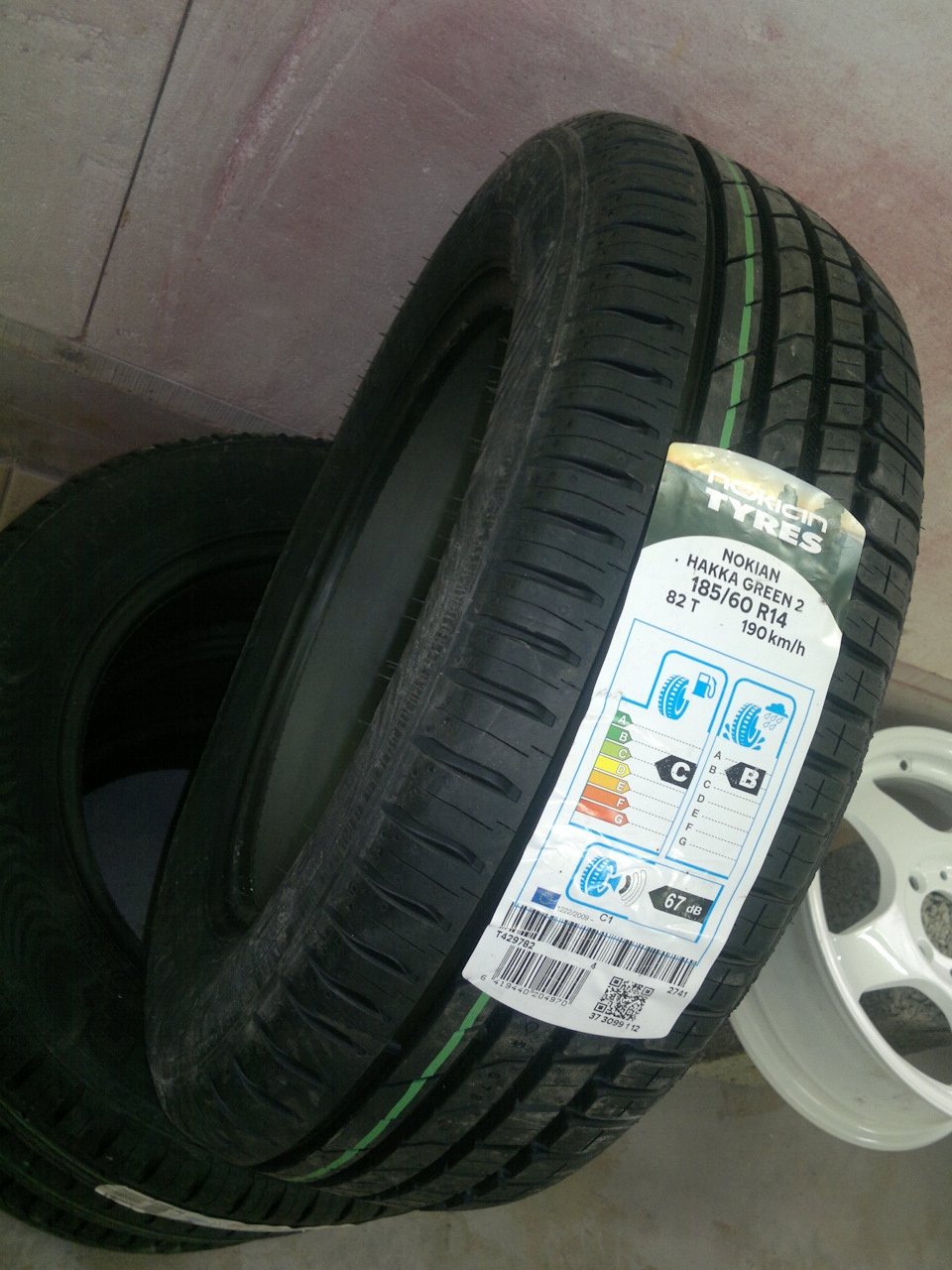 Nokian tyres hakka green 3. Литья статусы Нокиан 185/60/14.