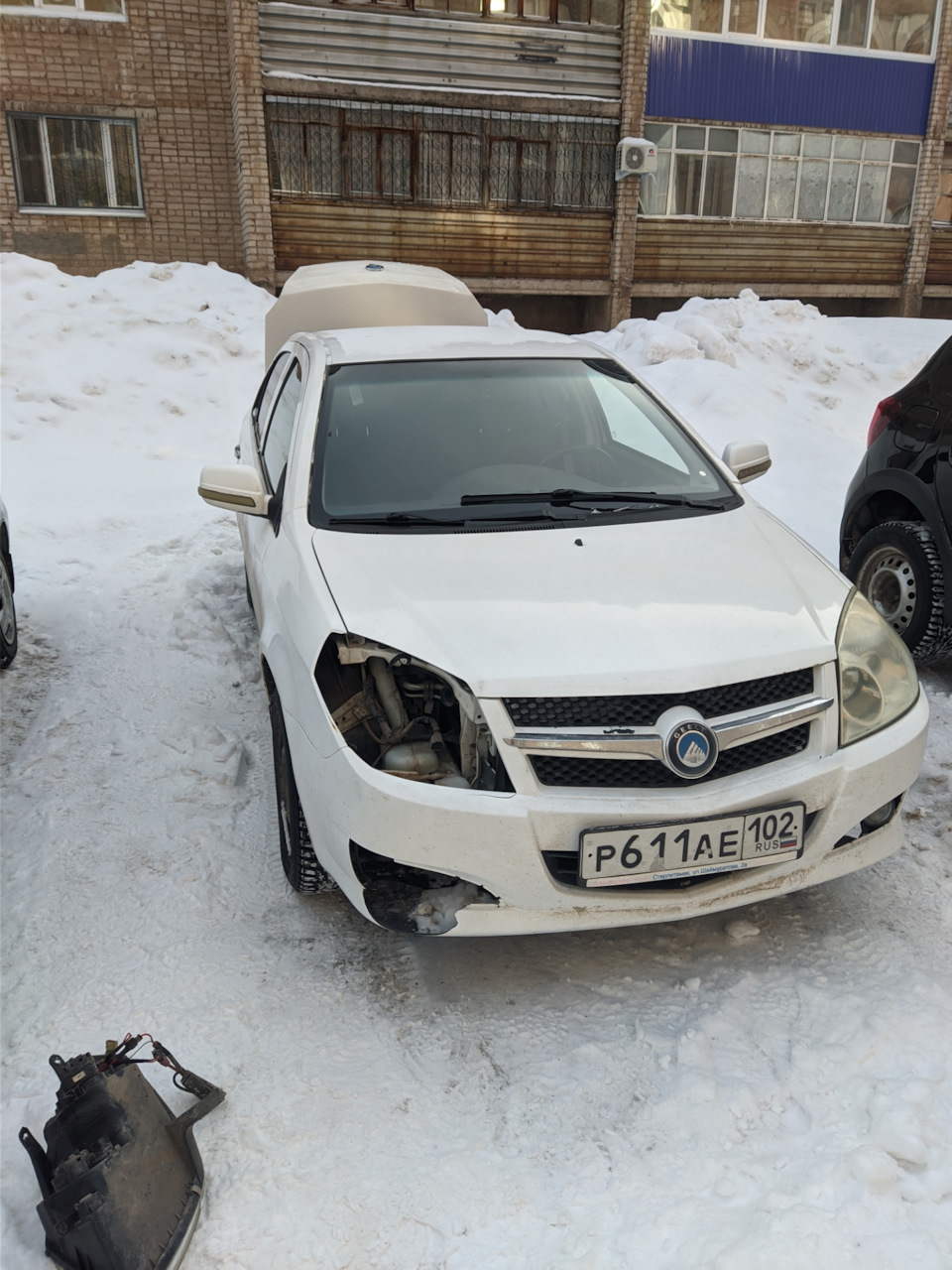 Со снятой фарой, пока поставил туманка что бы можно было ездить. Лампочку от поворотники тоже ставил когда ездил. — Geely MK