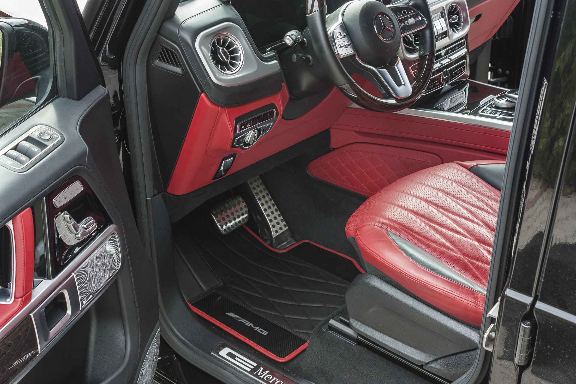 Застелил гелик коврами с карбоновыми вставками — Mercedes-Benz G-Class ...