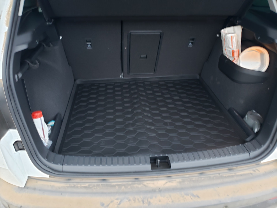 Коврик в багажник + секретки — Skoda Karoq, 1,4 л, 2020 года ...