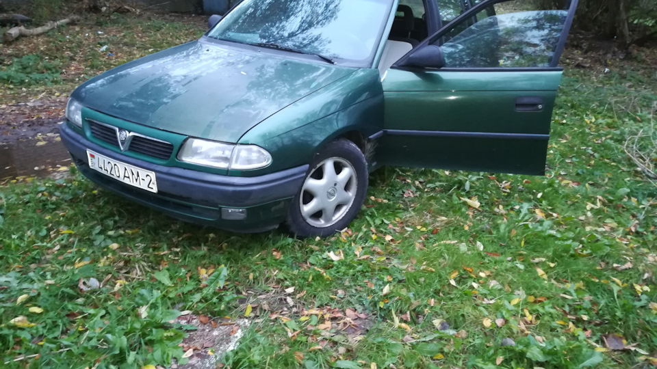 Подскажите в астре ф при выключенном зажигания горит задний ход при ...
