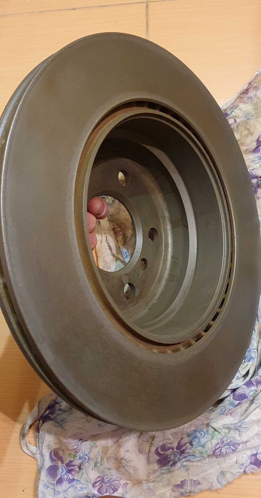 Очистка тормозных дисков от ржавчины кислотой — BMW 1 series (E81/E87 ...