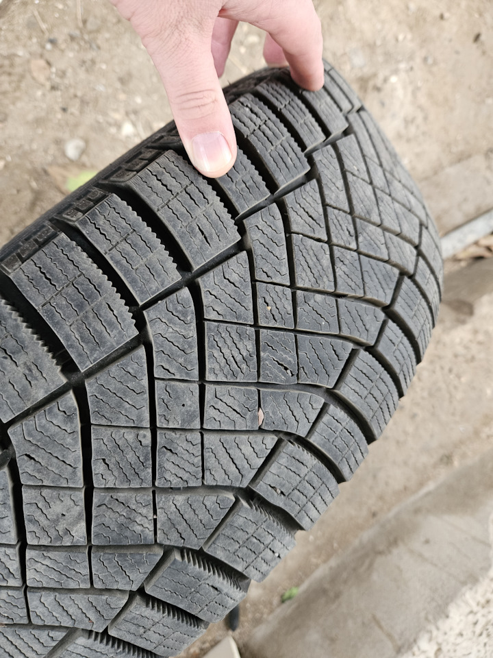 Шины зимние нешипованные Pirelli 205/55 R16, литые диски Replica 6 ...