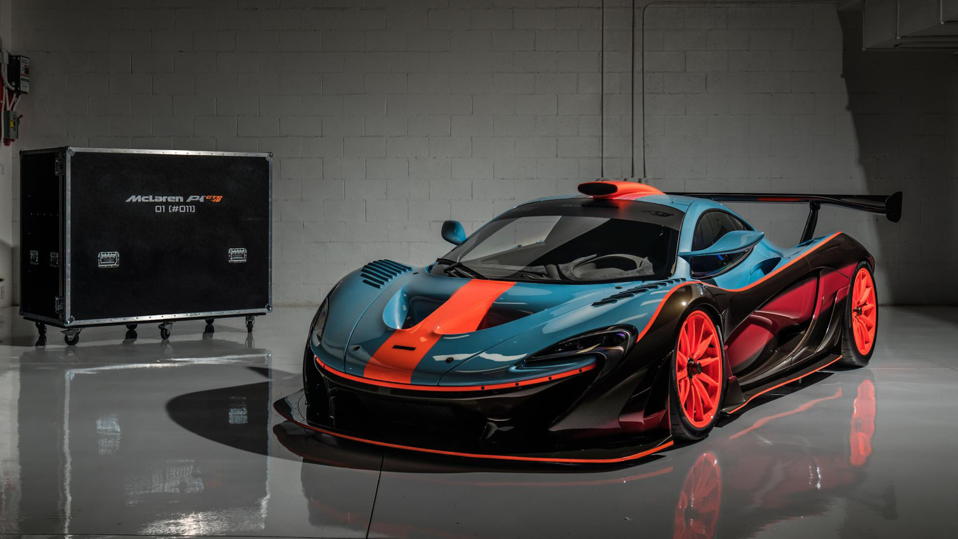 Спорткар MCLAREN p1 GTR