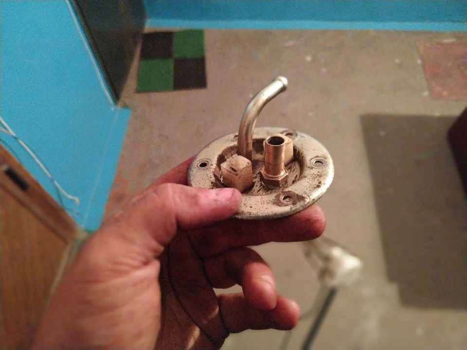 Обратка в бак — Lada 2107, 1,5 л, 1984 года | своими руками | DRIVE2