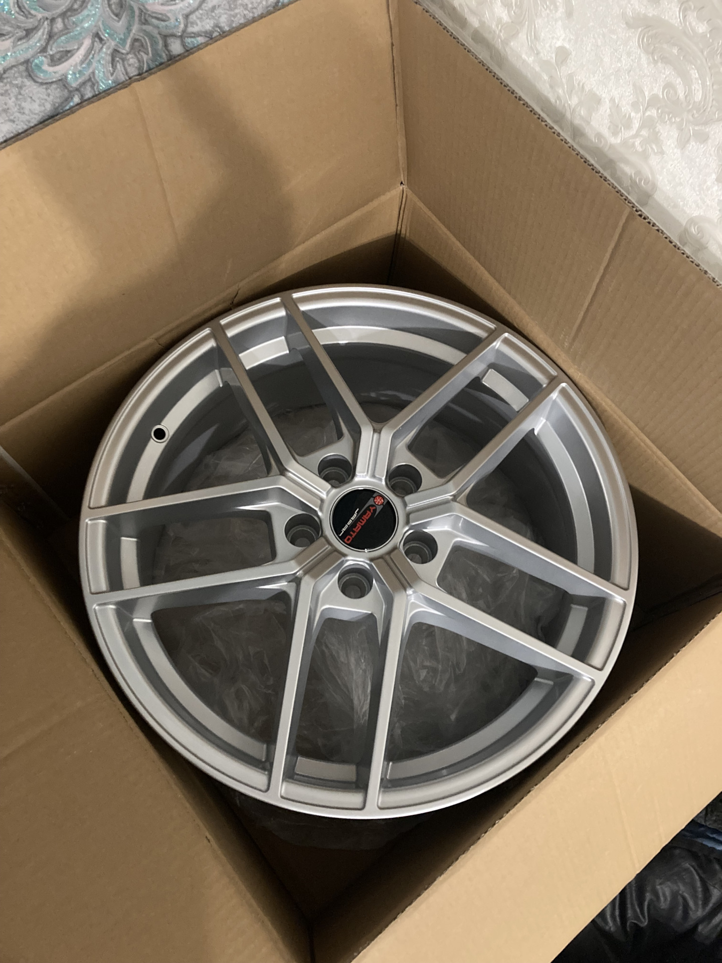 Advan racing rs2. Диски rays g25 black lip. Tmw r17 et 52. 3. Диски rr race ready r14.