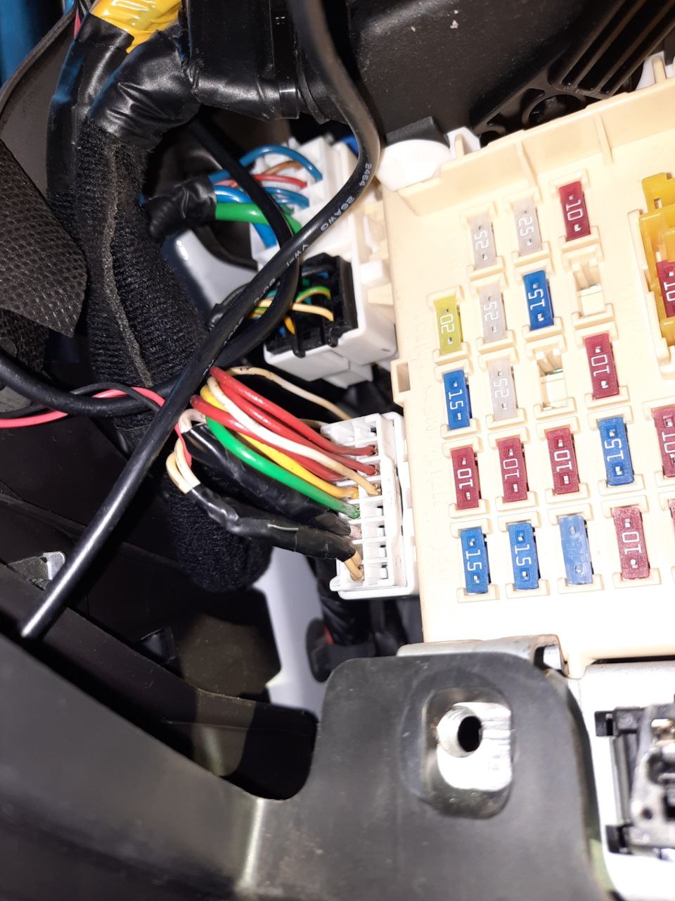 Скрытое подключение радар детектора. — Hyundai Solaris, 1,6 л, 2014 ...