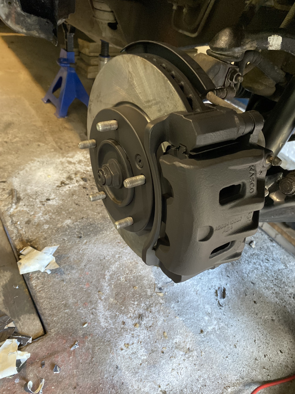 Замена передних тормозных дисков — KIA Sorento (1G), 2,4 л, 2005 года ...