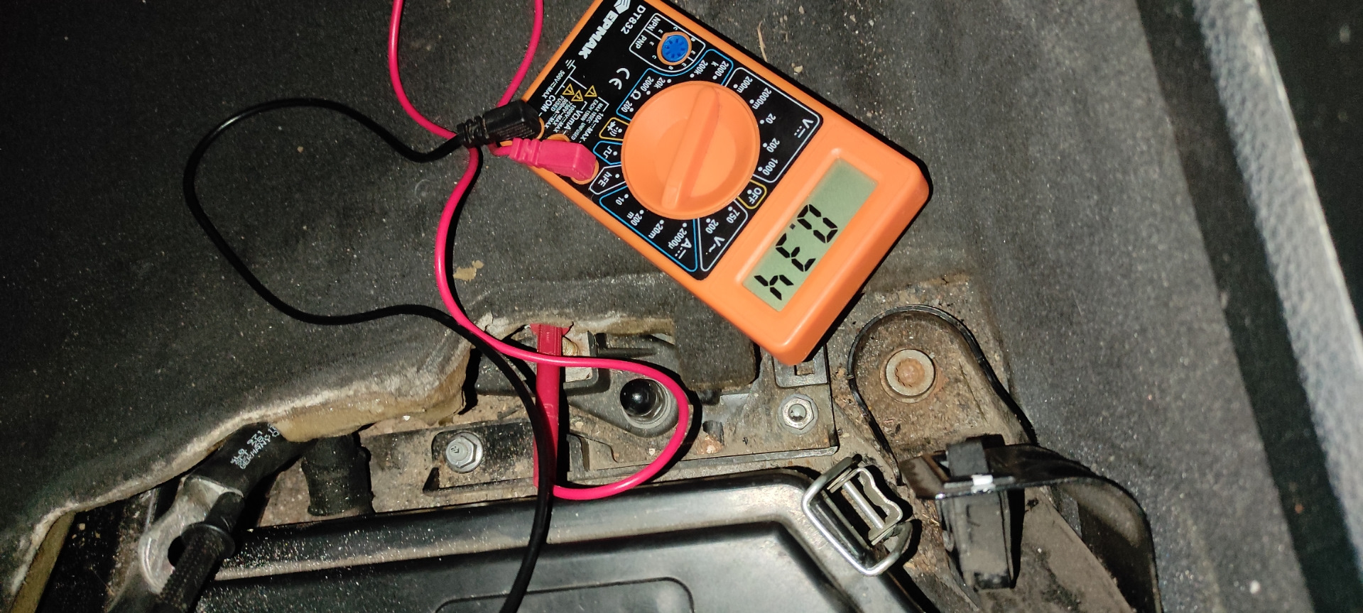 Утечка тока калины. Как найти утечку тока в автомобиле. Skoda Tour утечка тока. Мазда 3 утечка тока. +Routan Volkswagen +утечка +тока.