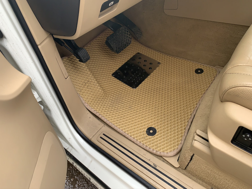 Коврик туарег нф. Туарег nf салон. Коврики туарег 2. Ковры в салон туарег nf. Коврики ворсовые vw touareg 2021.