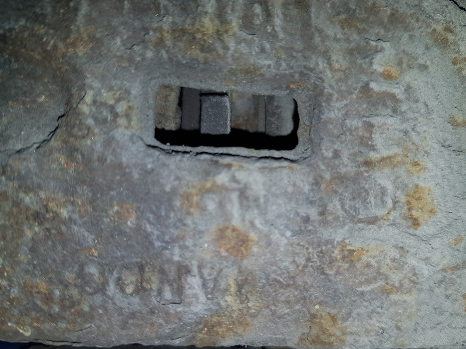 Лопнула задняя пружина амортизатора. Задние тормозные диски менять или ...