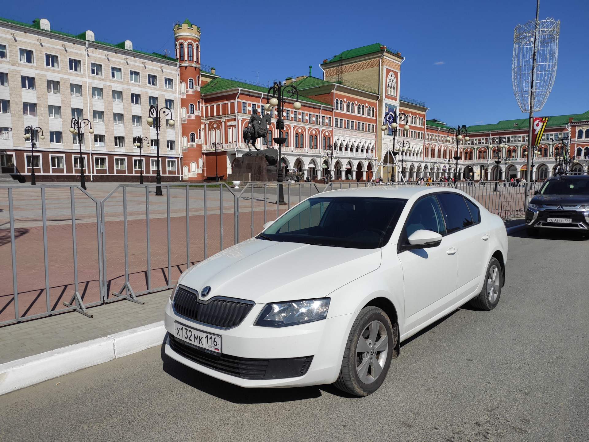 Автосалон шкода в йошкар ола. Шкода рапид цвет шоколад. Ттс йошкар-ола. Рядом с автосалоном шкода мебель фурнитура. Шкода йошкар оле.