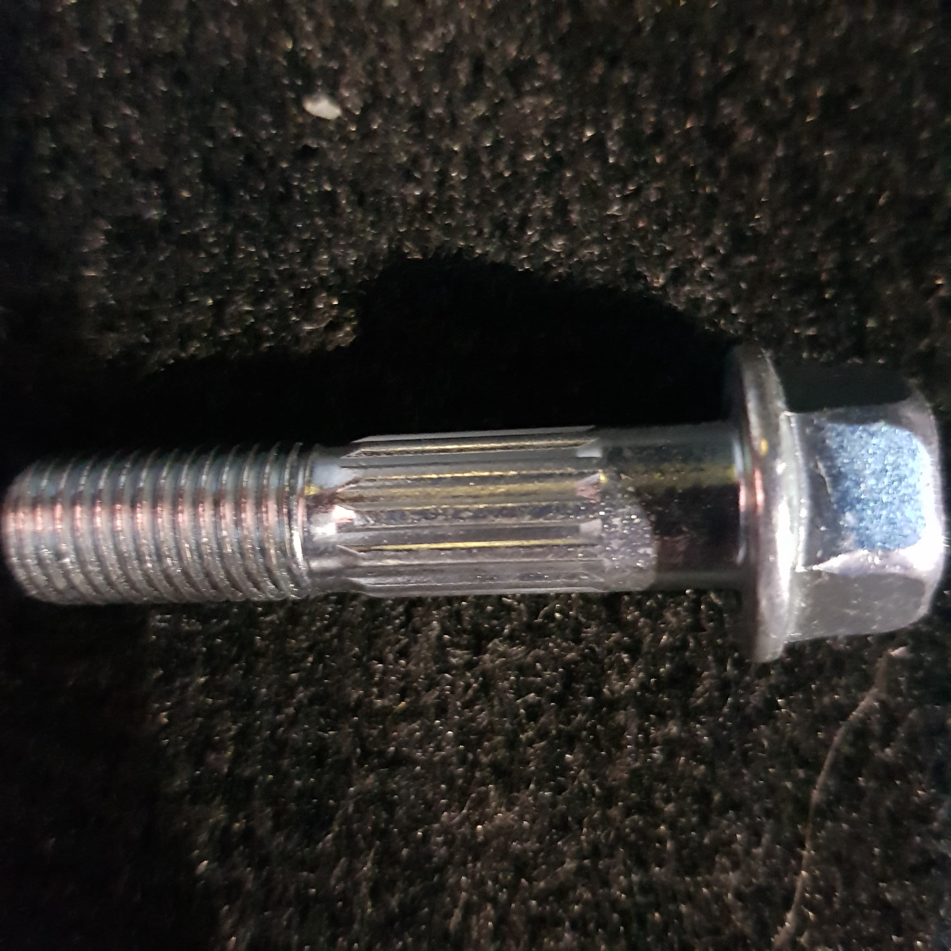 Болт крепления амортизатора тонар 9888. Болт mitsubishi арт. Болт крепления заднего. Болт переднего рычага матиз 0. Болт заднего амортизатора honda accord 7.