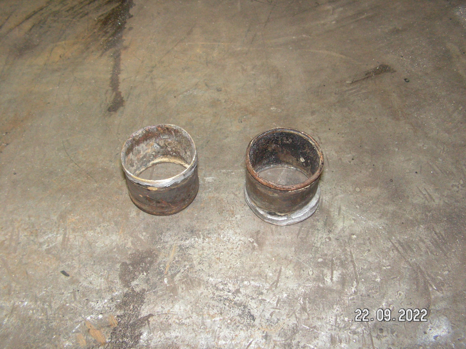 От старого радиатора отрезал патрубки. — Самодельный микроавтобус  ГЛОРИЯ