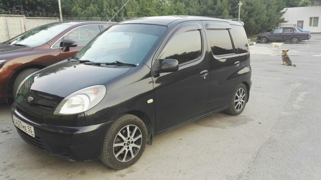 Купить б/у Toyota FunCargo 1999-2005 1.3 AT (86 л.с.) бензин автомат в Красноярс
