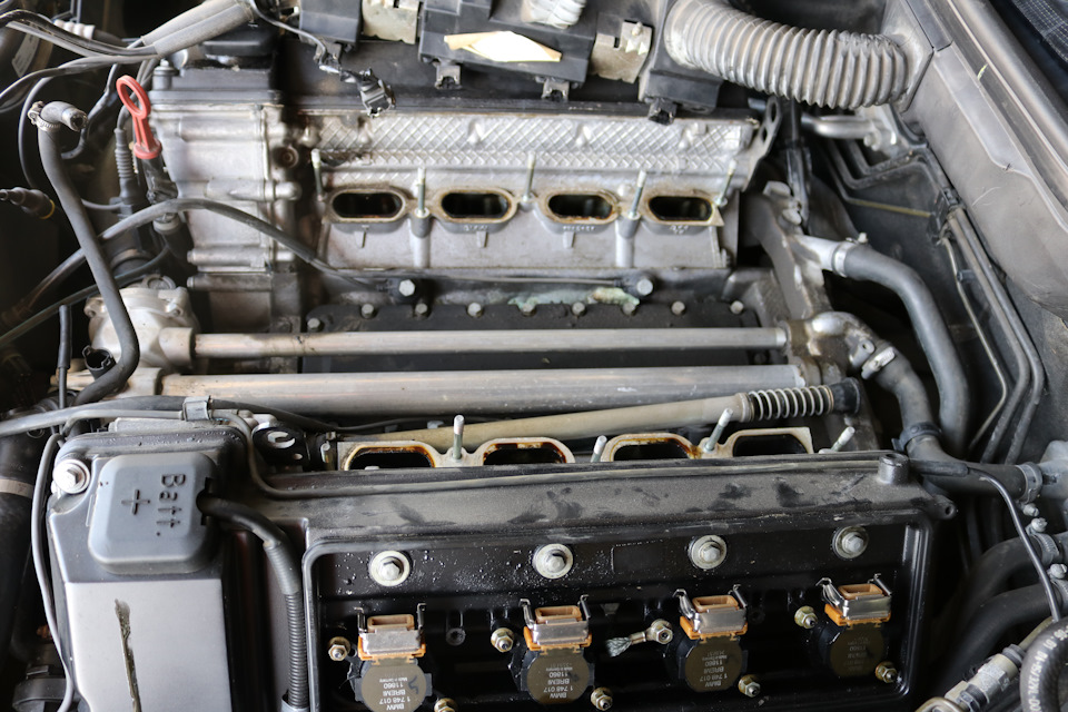 Поменял прокладку под впуском (Valley Pan Gasket) BMW E39, M62TU — BMW