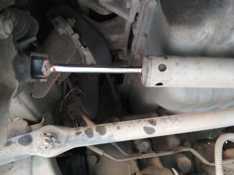 Замена пыльника на рулевом демпфере — Toyota Hilux Surf (2G), 2,4 л ...