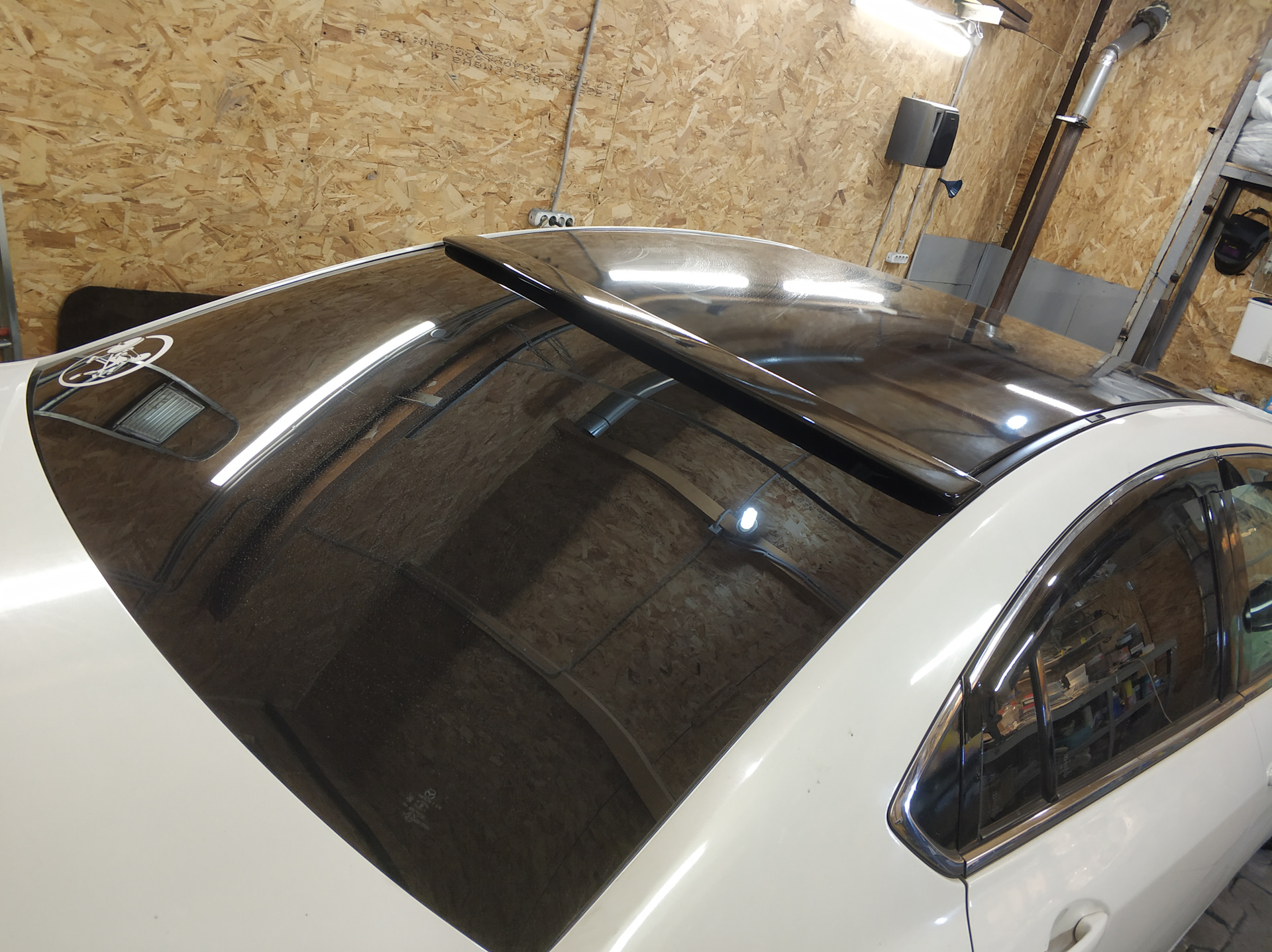 При включении поворотника белый цвет отключается и включается оранжевый ...