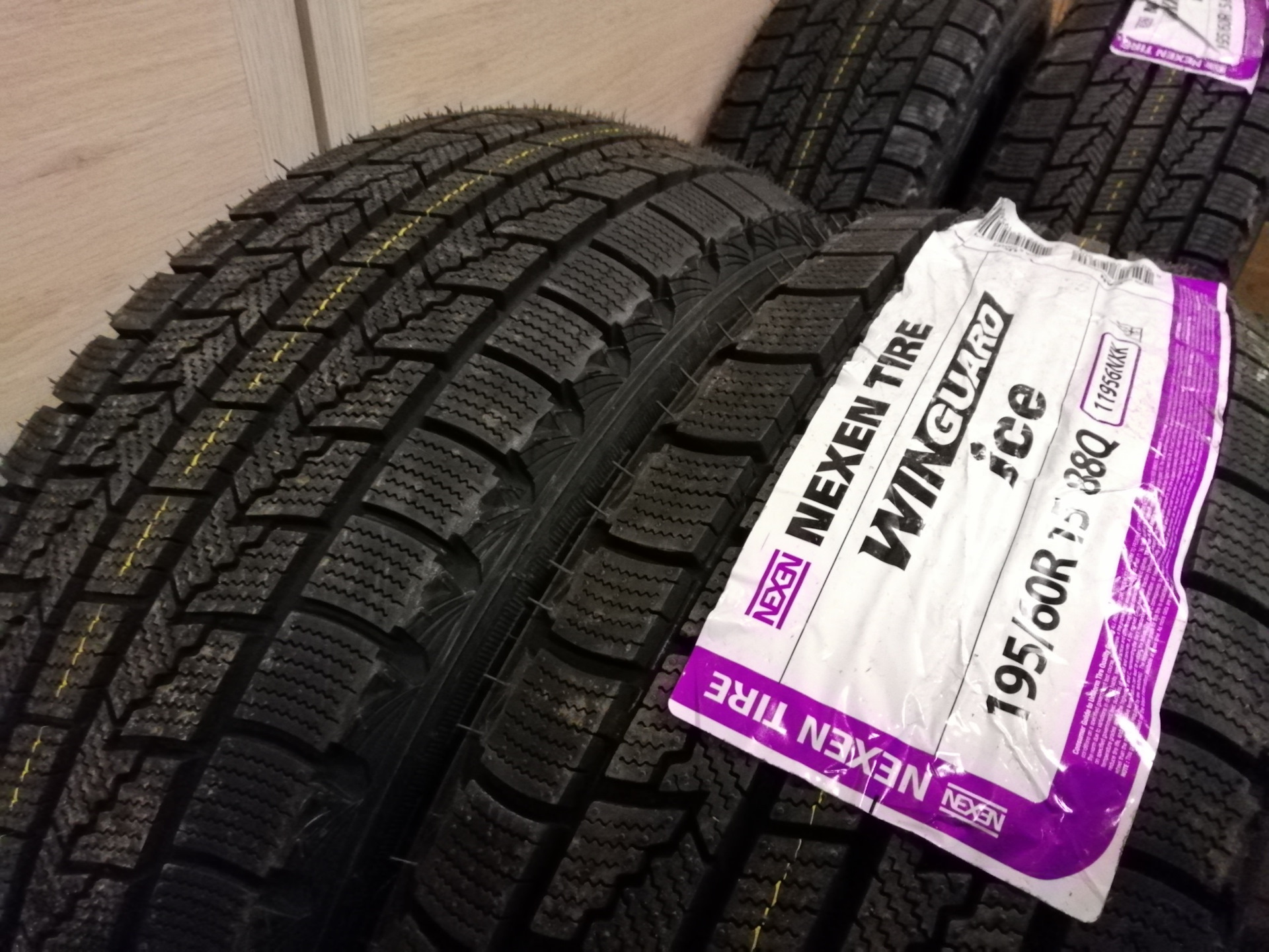 Шины nexen winguard ice. Nexen Winguard Ice Plus 185/60r15. Шина Nexen 195/65r15 Winguard Ice Plus. Шина Nexen 185/65r14 Winguard Ice Plus. Nexen Winguard Ice Plus 185/70r14 92т.