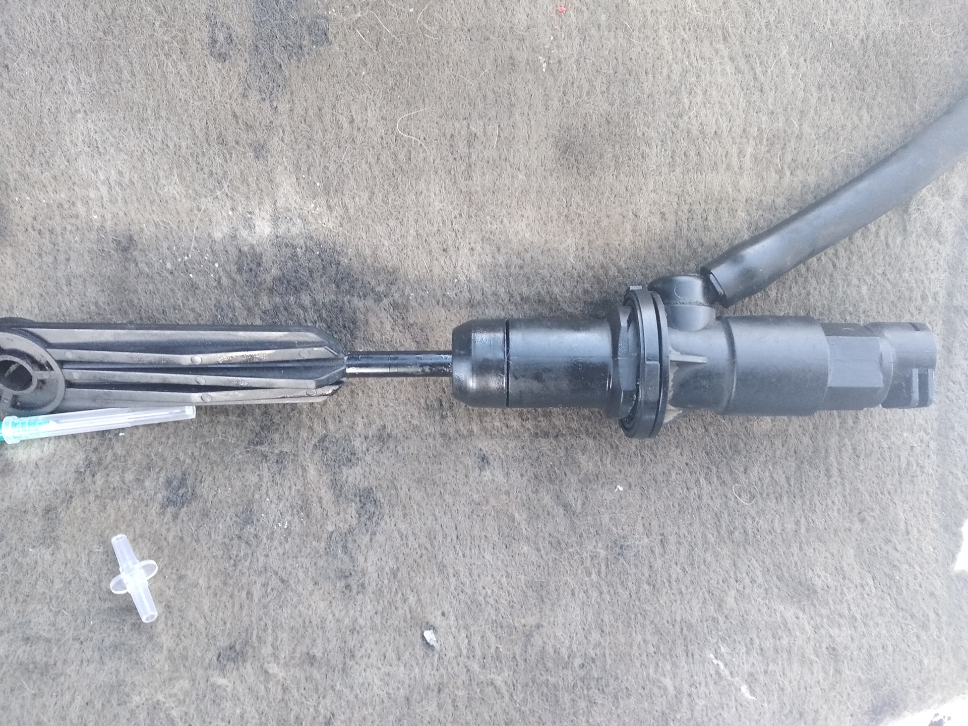 Плавно проваливается педаль сцепления — Renault Laguna II, 2 л, 2004 ...