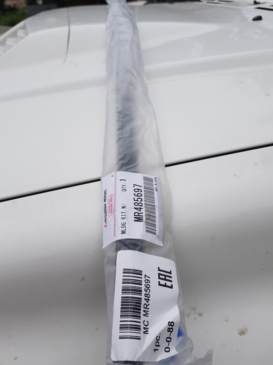 MR485697 МОЛДИНГ ЛОБОВОГО СТЕКЛА ВЕРХНИЙ Mitsubishi | Запчасти на DRIVE2