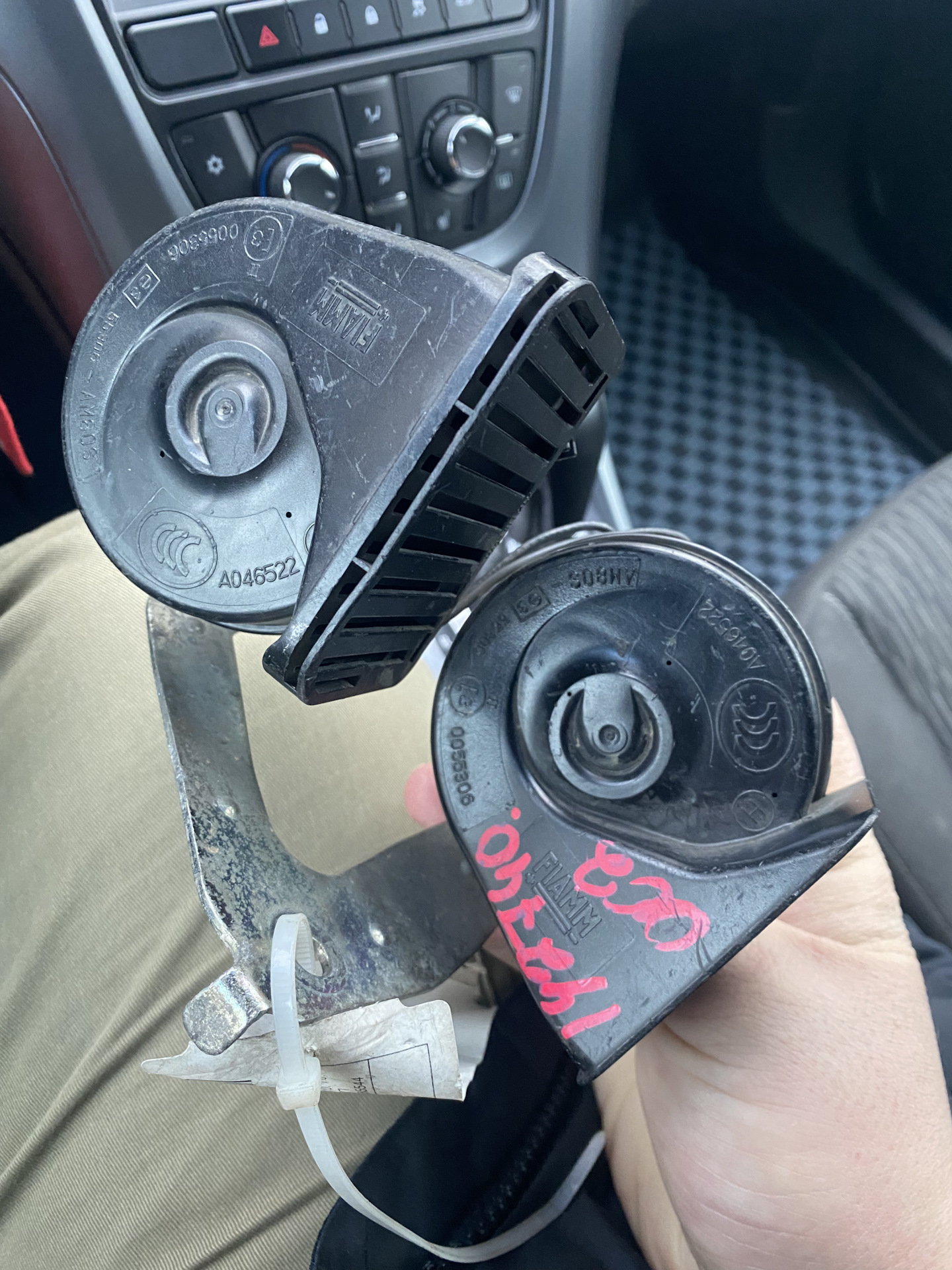 Звуковой сигнал — Opel Astra J, 1,6 л, 2014 года | запчасти | DRIVE2