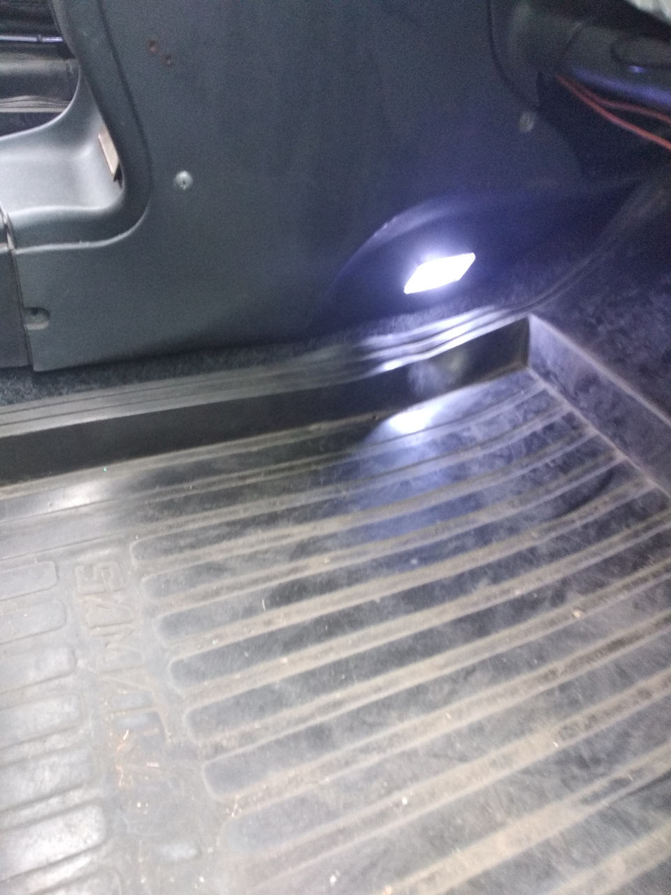 Подсветка в ноги — Lada 2114, 1,6 л, 2007 года | электроника | DRIVE2