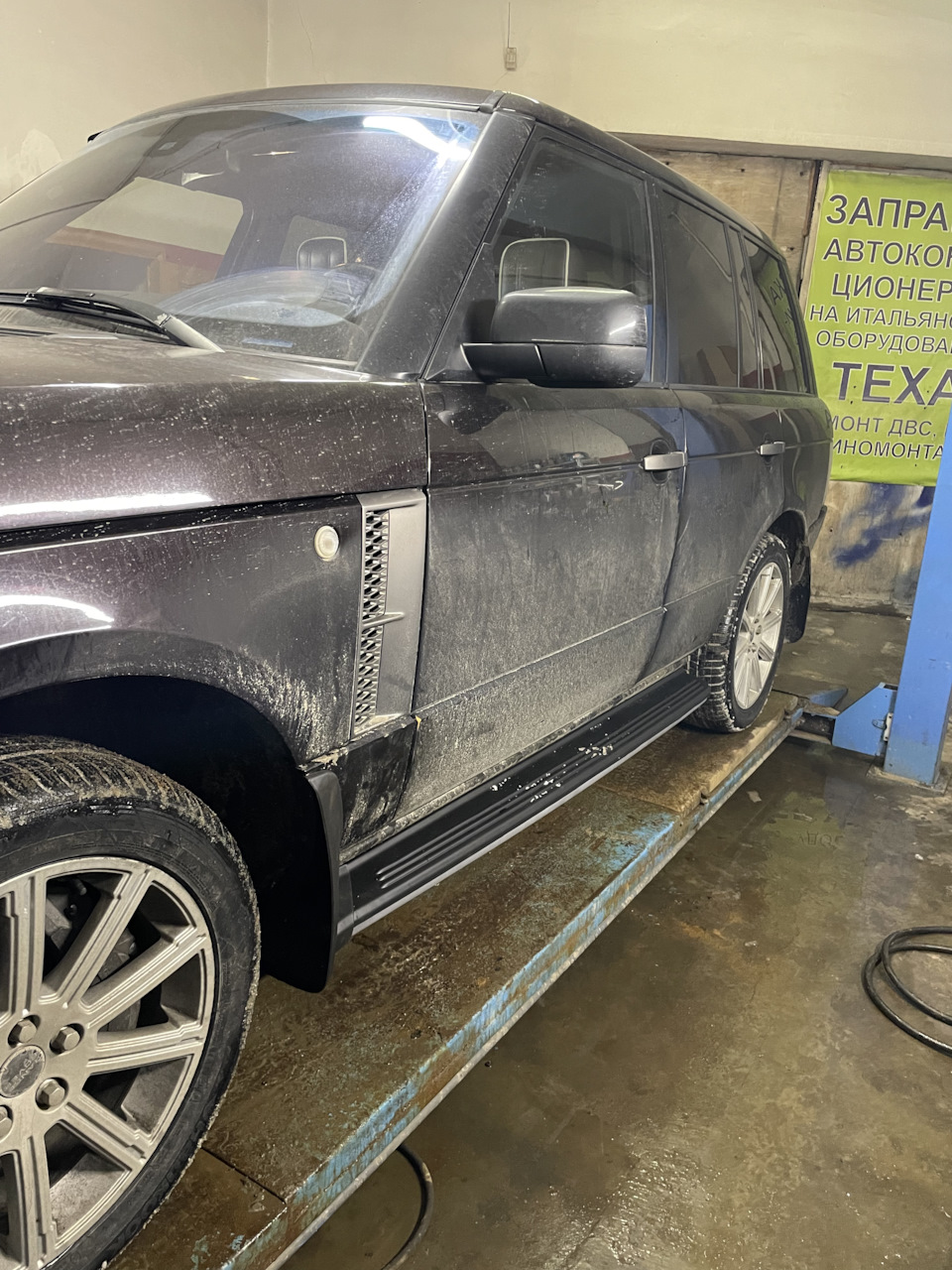 Vplsp0040 пороги подножки для range rover sport. Пороги подножки range rover l322. Подножка рендж ровер. Подножка рендж ровер 322. Пороги на рендж ровер спорт 2012.