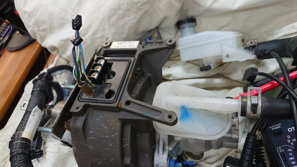 посадочное место эбу на гтц — Nissan Leaf (1G)