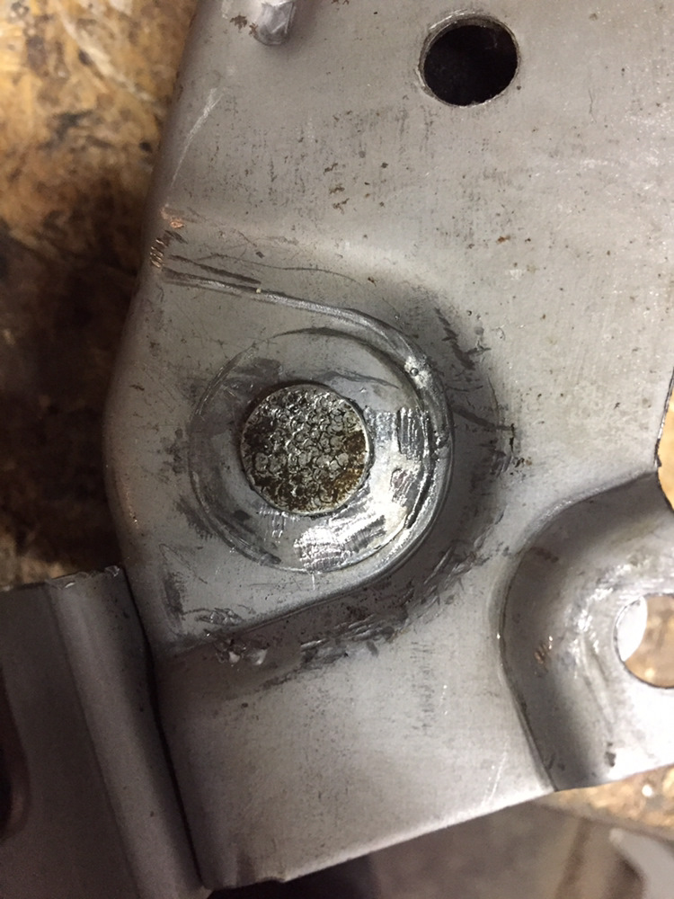 Появился треск педали тормоза, треск был когда педаль возвращалась ...