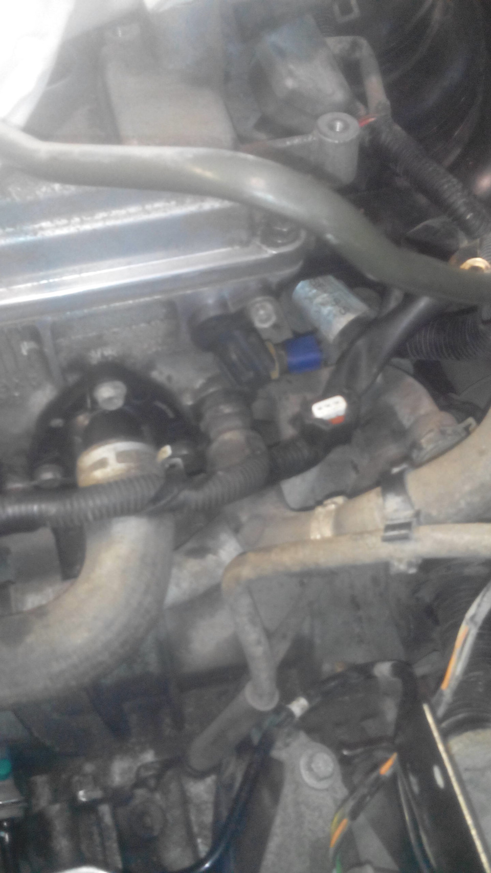 Замена прокладок впускного коллектора — Nissan Micra (K12), 1,2 л, 2007 ...