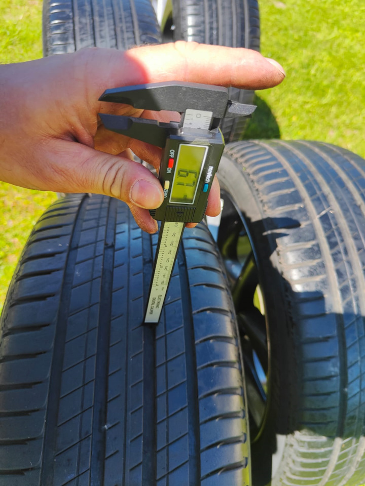 Шины летние Continental 255/45 R20, литые диски Nissan 8,5Jx20 ET44 ...