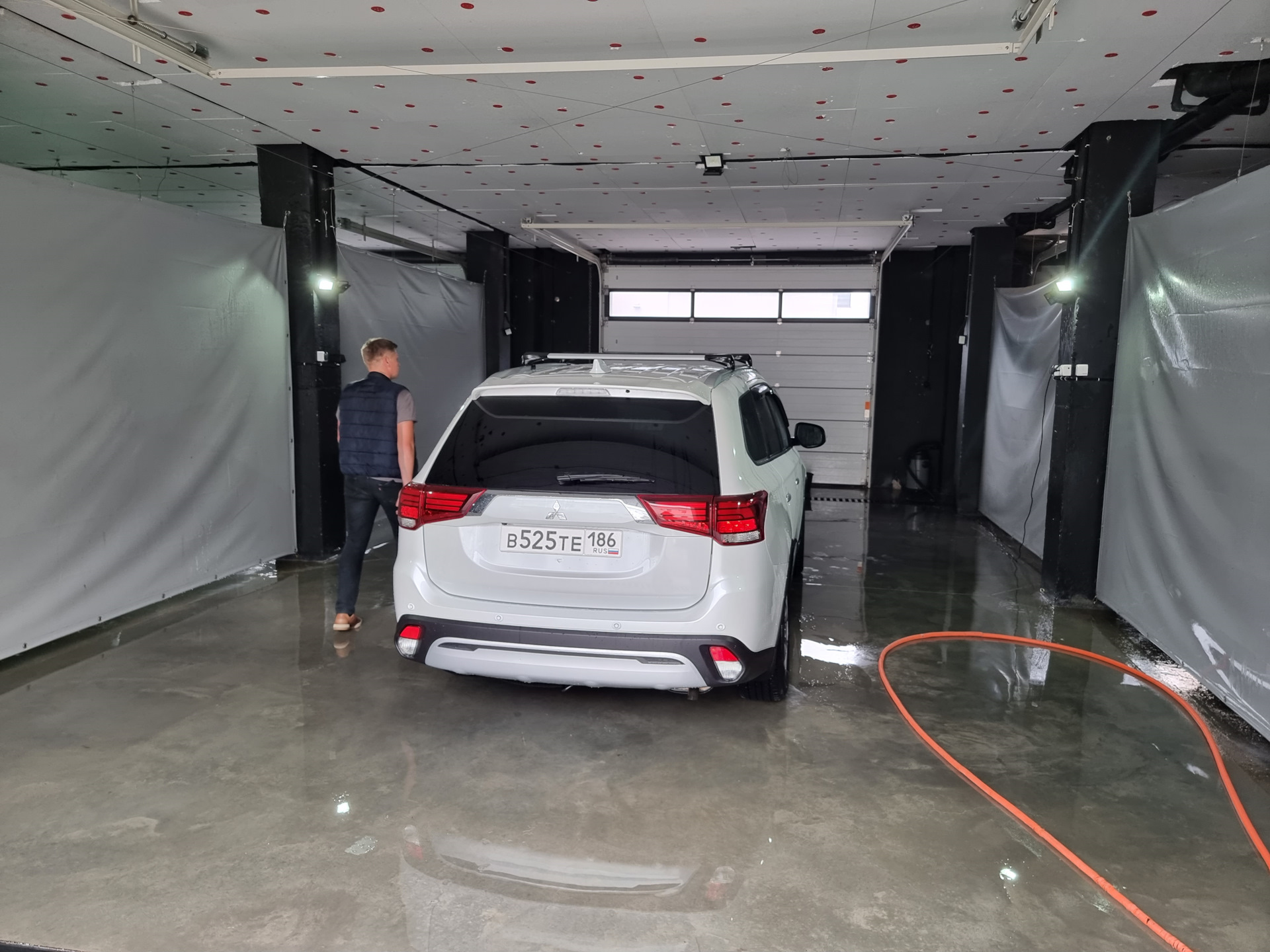 митсубиси аутлендер задний ход