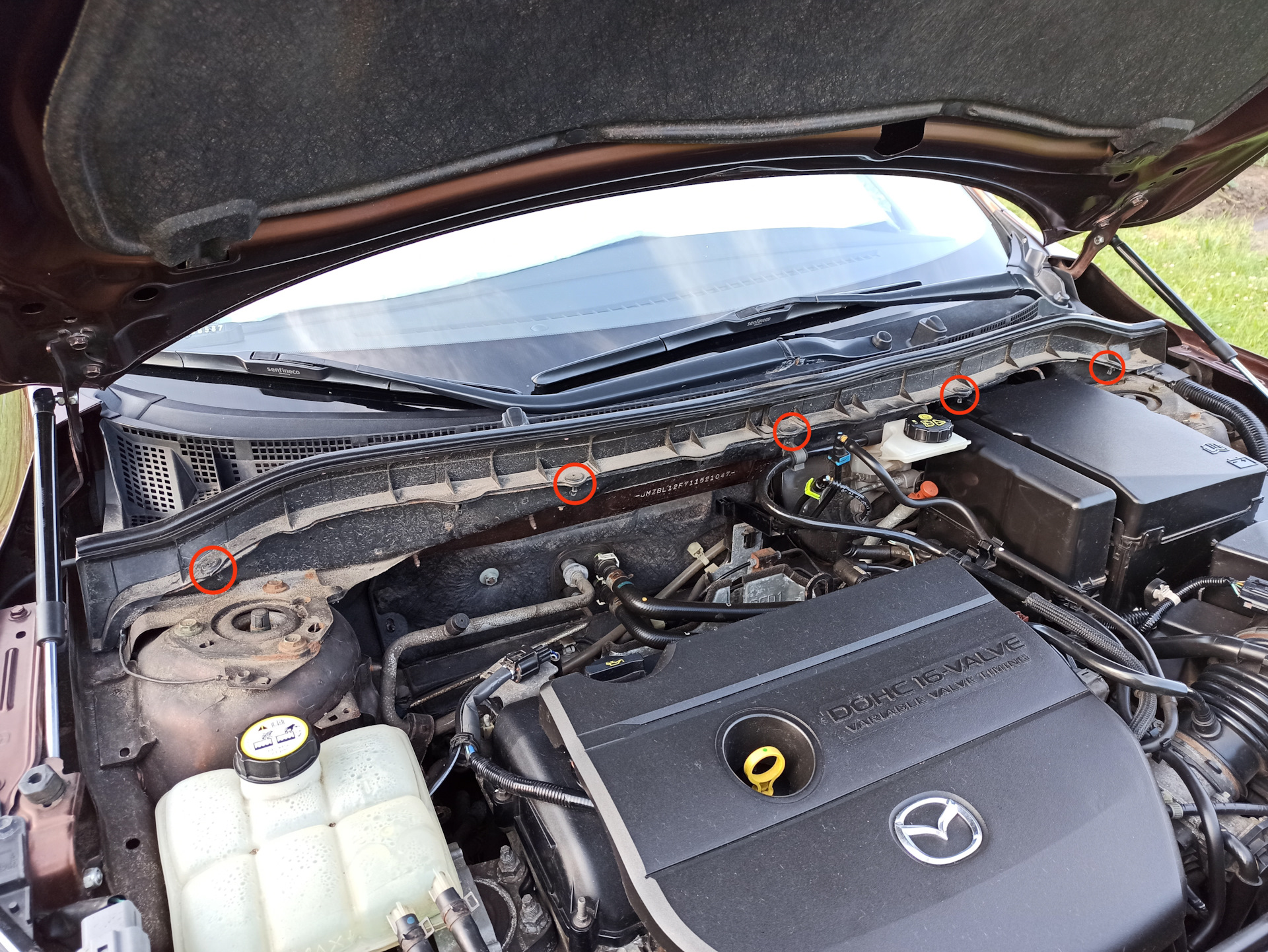 152. Сверчки в жабо. Чуть подмарафетил поводки дворников — Mazda 3 (2G ...