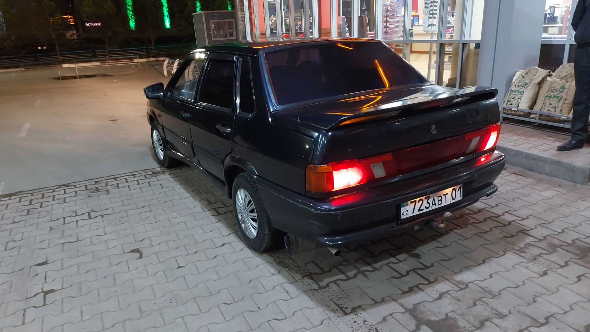 Lada 2115 1.5 бензиновый 2006 | Чёрная молня на DRIVE2