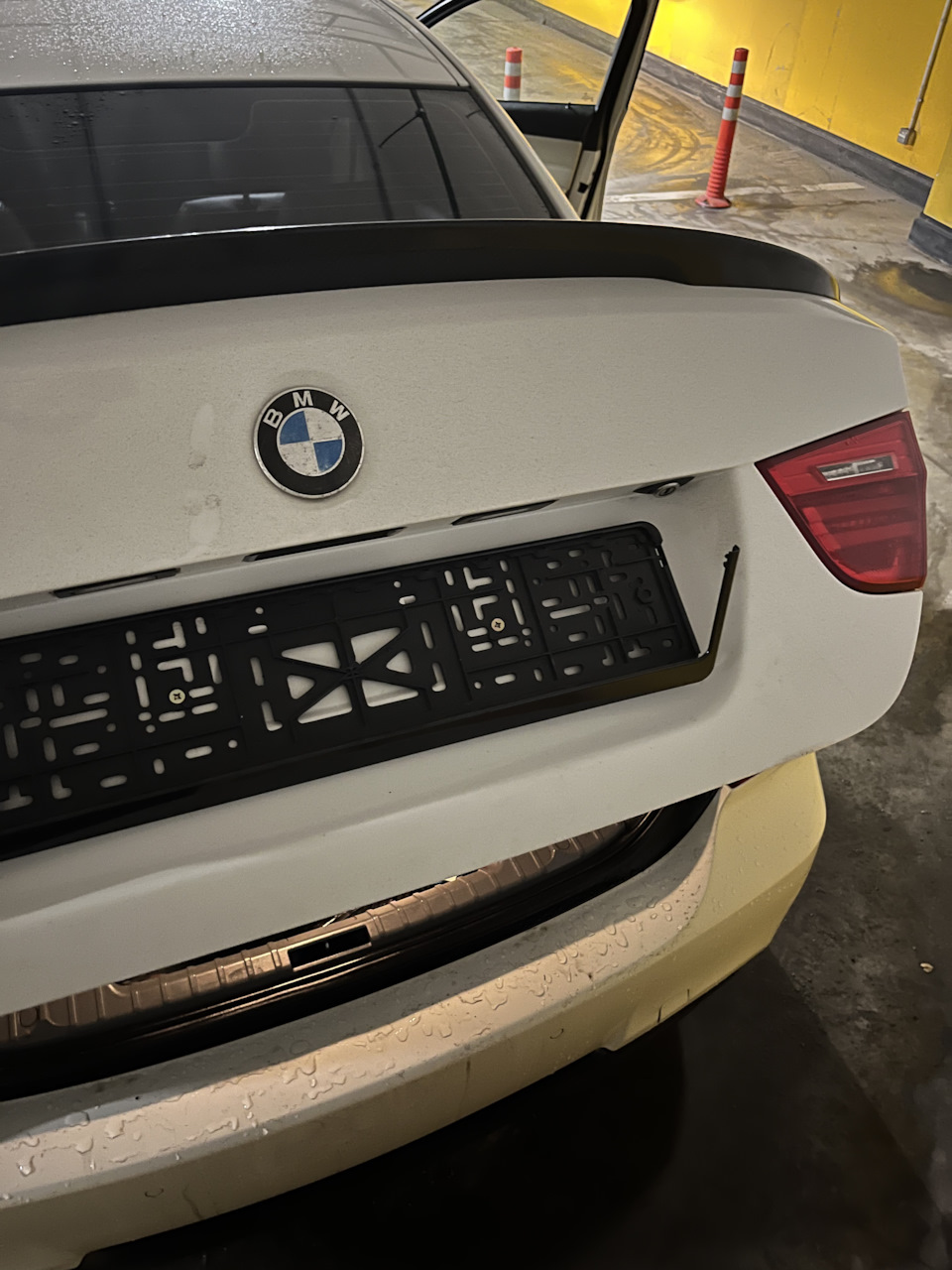Новые номерные рамки — BMW 3 series (E90), 2,5 л, 2008 года ...