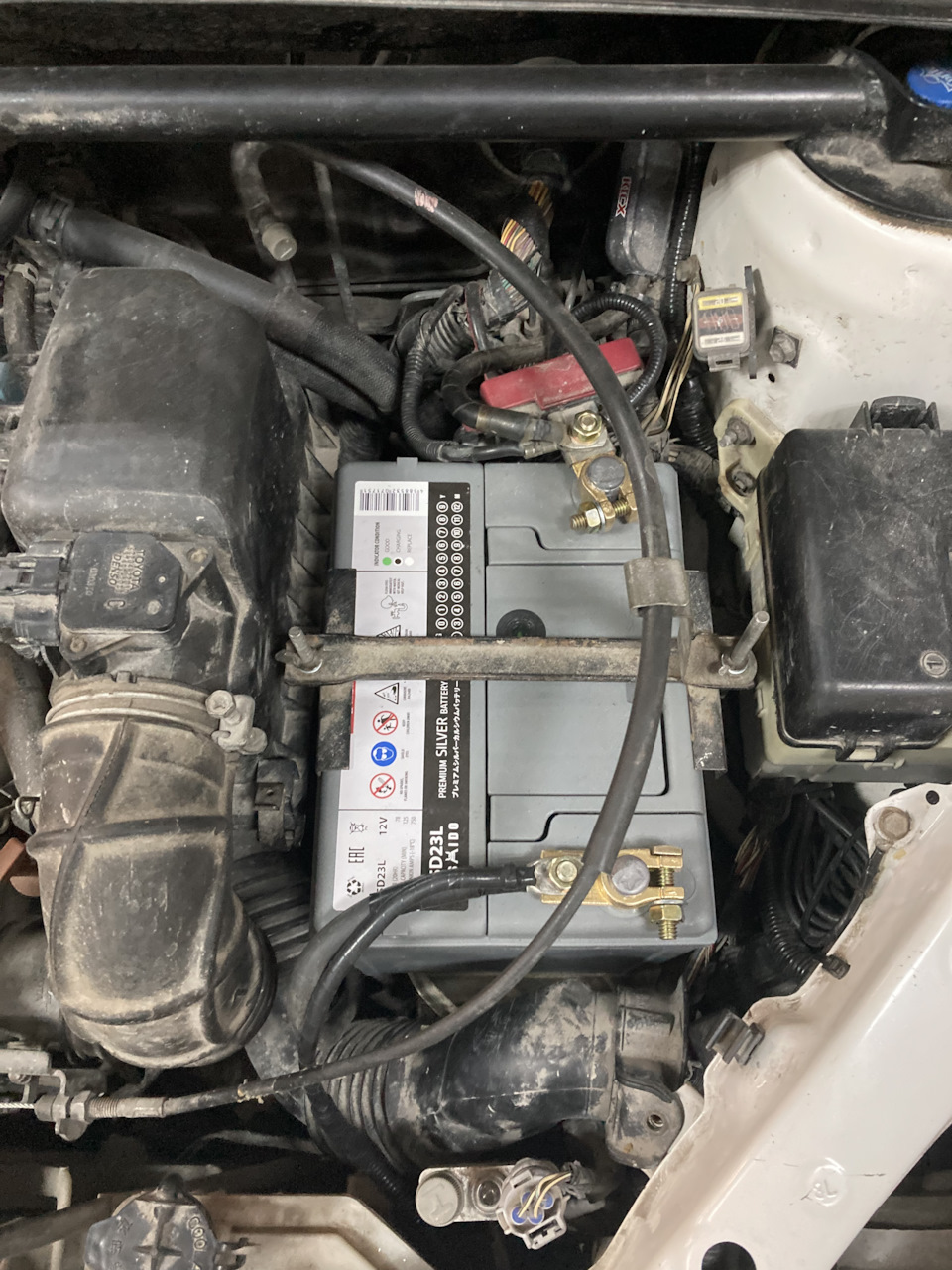 Замена аккумулятора на 78Ач — Toyota Platz, 1,5 л, 2003 года | своими ...