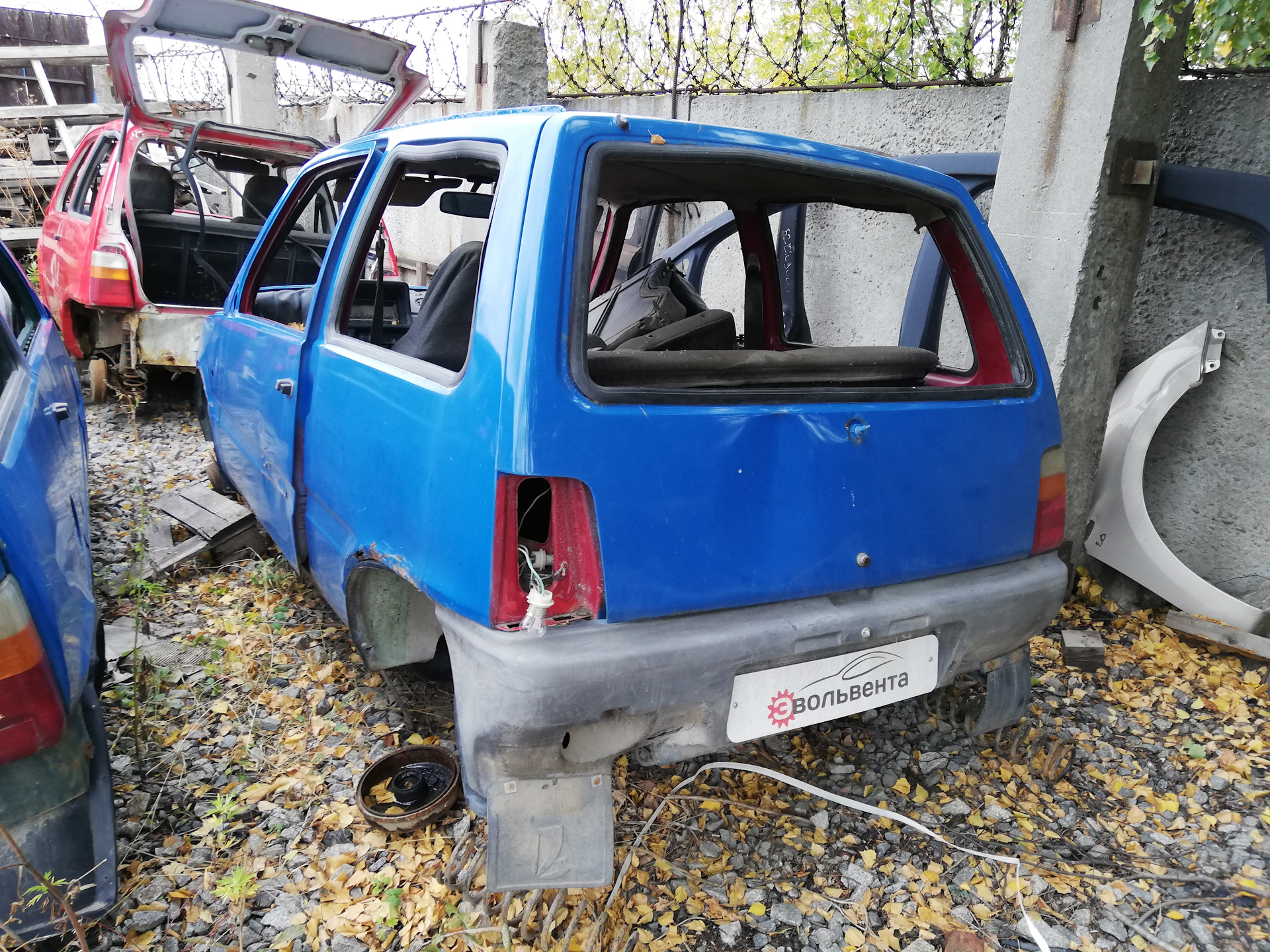 Авторазборка ока 11113. Разборки в око. Двигатель ока в разборе. Разбор ока 1111 в махачкале. Разборки в око.