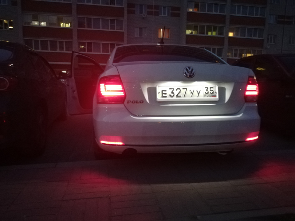 Габариты в отражатели — Volkswagen Polo Sedan, 1,6 л., 2017 года ...