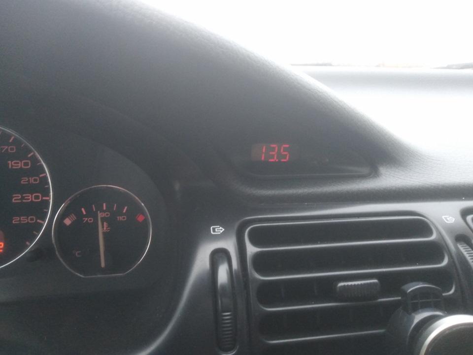 Вольтметр в салоне.( для людей кто спрашивал) — Peugeot 406 Coupe, 2 л ...