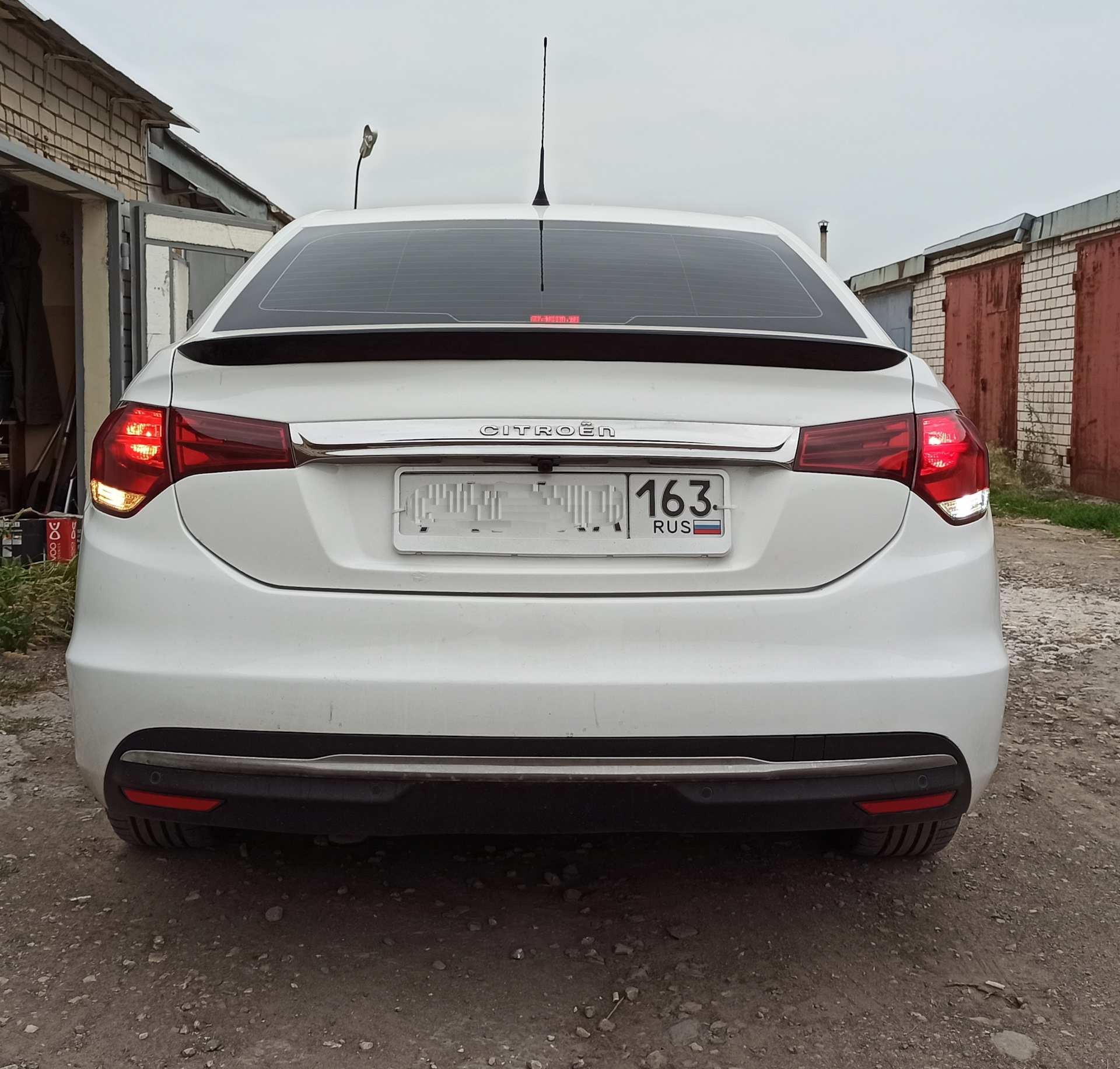 Замена заднего стоп сигнала и лампы заднего хода на LED — Citroen C4 L ...