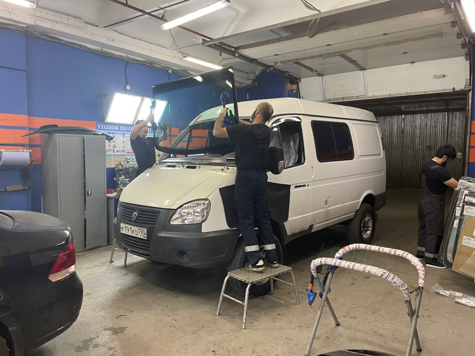 Замена лобового стекла — ГАЗ Соболь 4х4, 2,9 л, 2014 года | кузовной ...