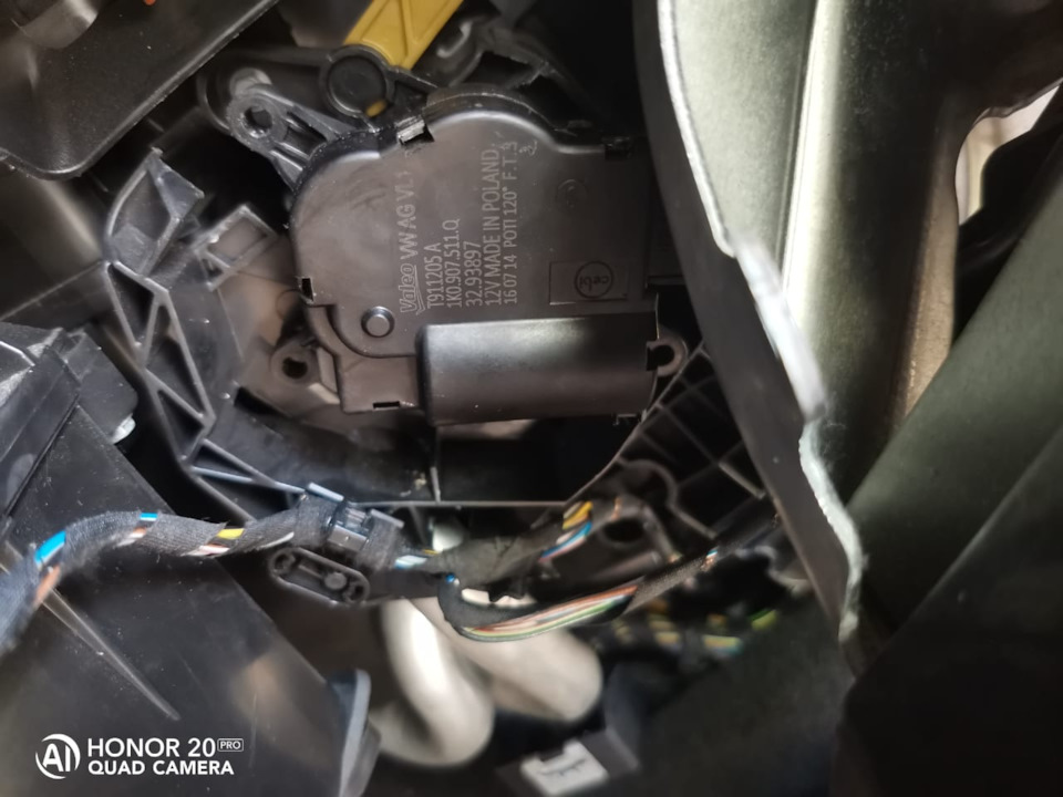 Всём здравствуйте. Подскажите, как называется такая деталь. Переключает ...